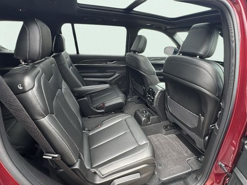 Used 2025 Jeep Grand Cherokee L Limited image 18
