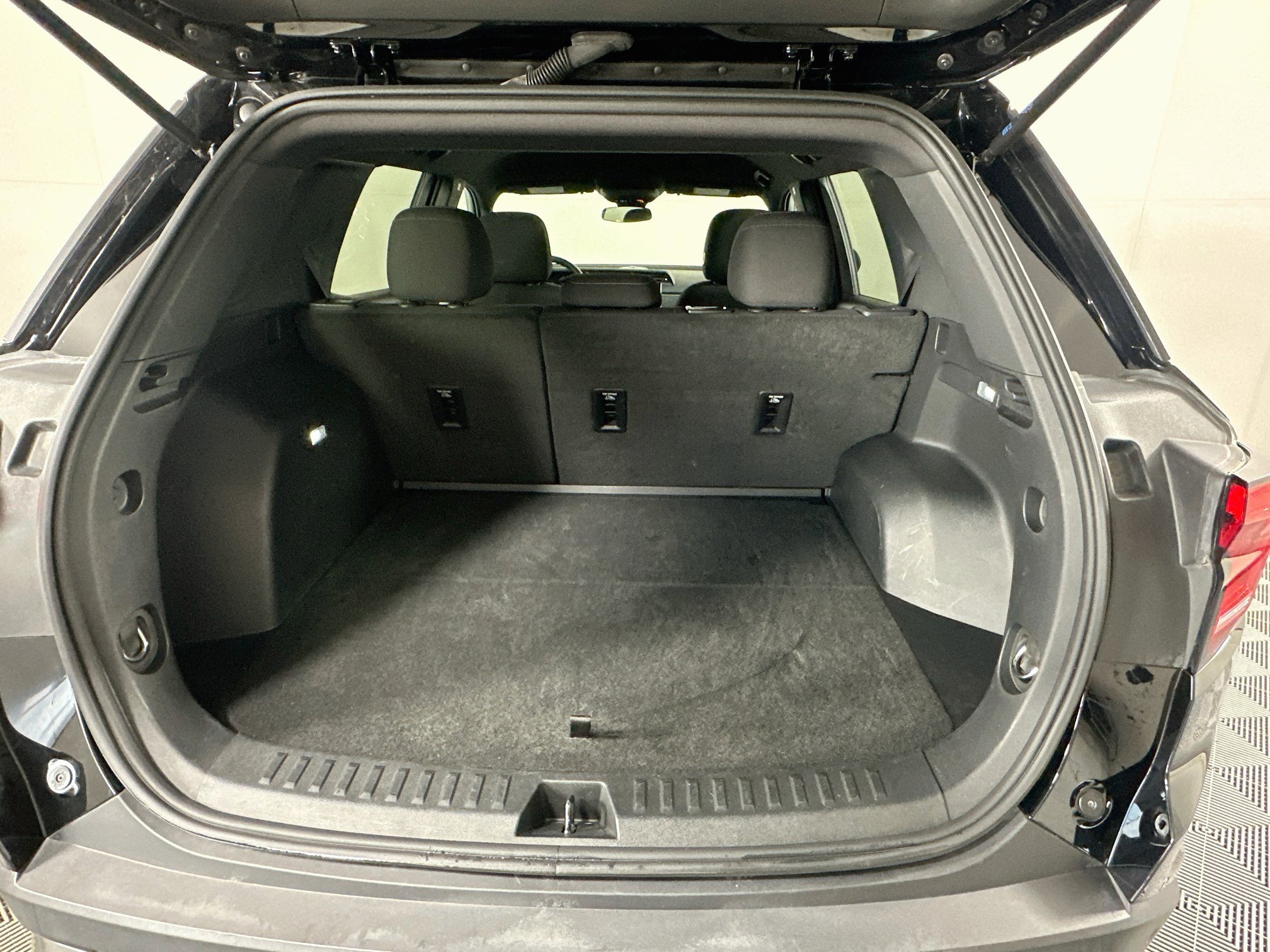 Used 2025 GMC Terrain Elevation FWD image 28