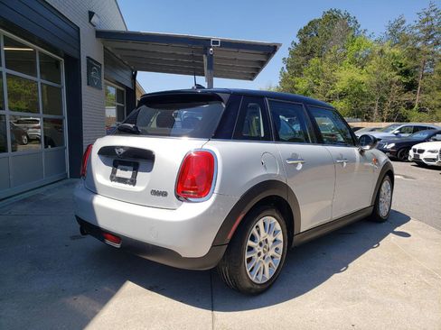 Used 2016 MINI Cooper 4-Door Hardtop image 3