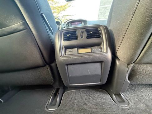 Used 2017 Nissan Pathfinder SV image 14