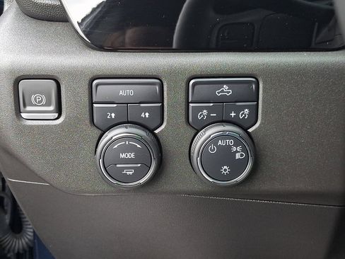Used 2023 Chevrolet Silverado 1500 LT AWD/4WD image 25
