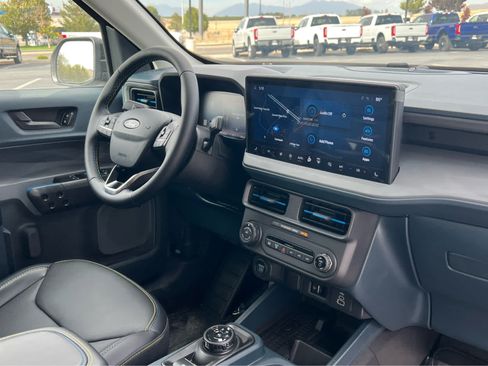Used 2025 Ford Maverick Lobo AWD/4WD image 3