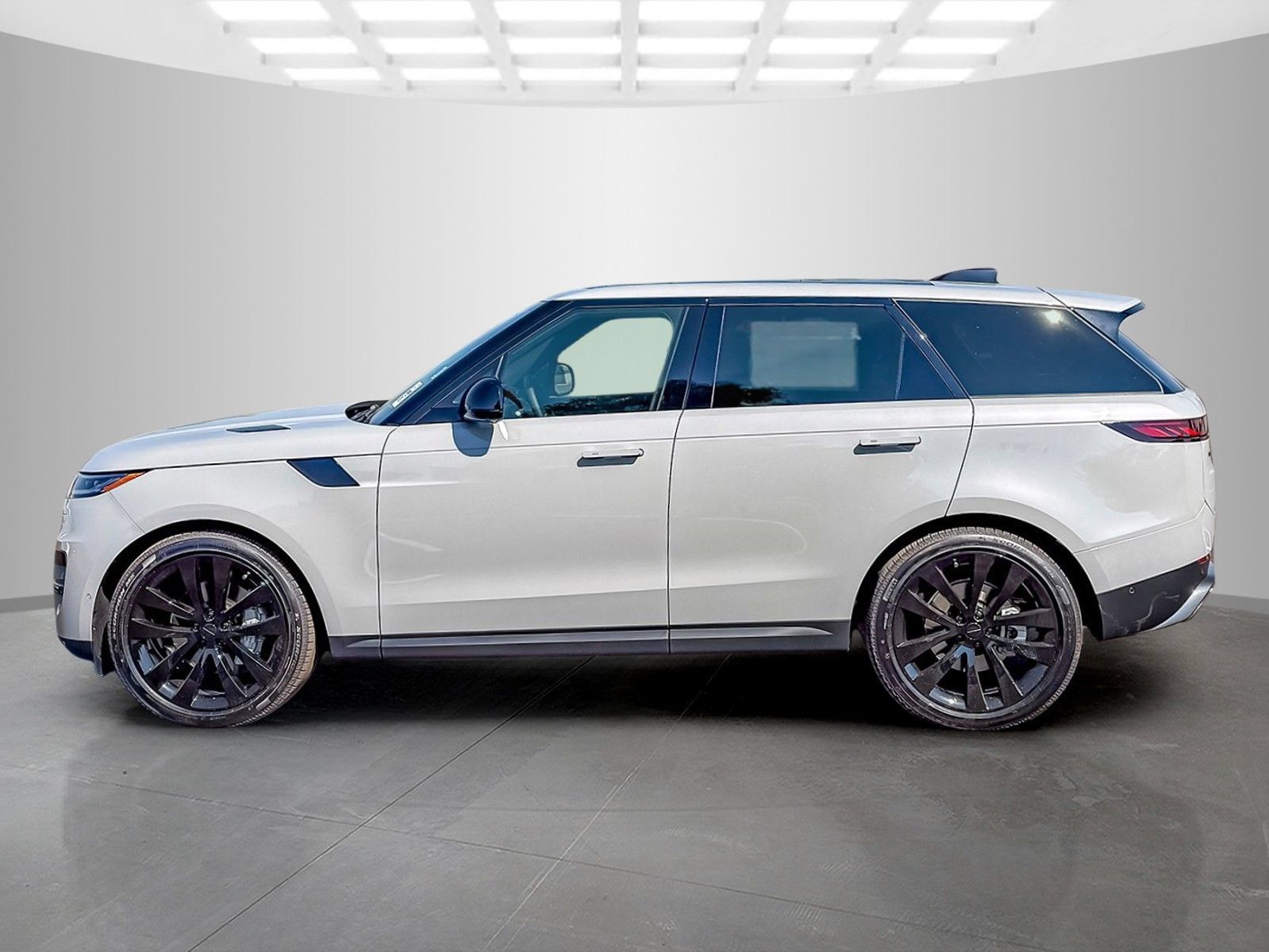 New 2026 Land Rover Range Rover Sport SE AWD/4WD image 2