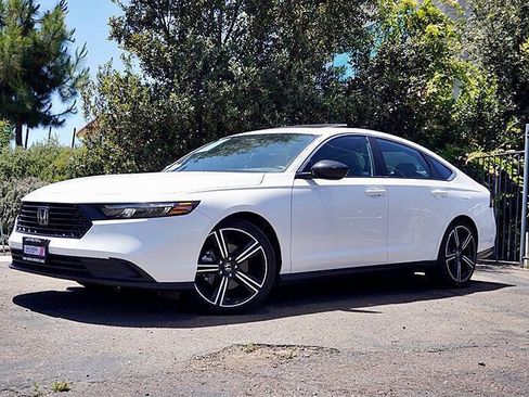 Used 2025 Honda Accord Sport image 2