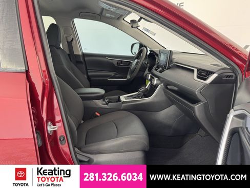 Used 2021 Toyota RAV4 LE FWD image 20