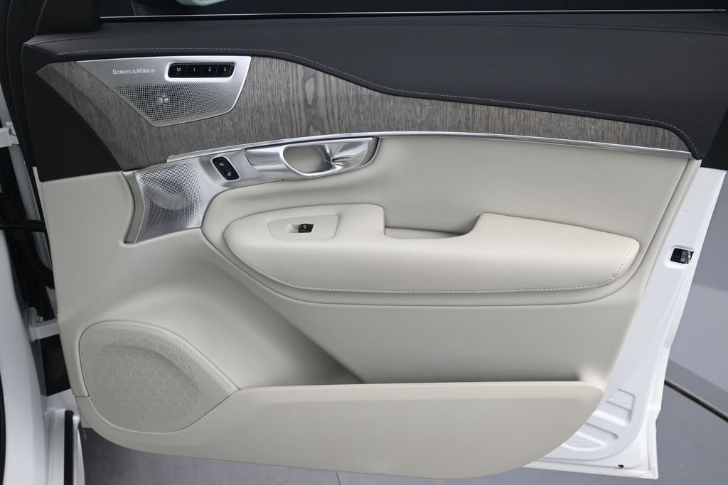 Certified 2024 Volvo XC90 B6 Ultimate w/ Lounge Package AWD/4WD image 13