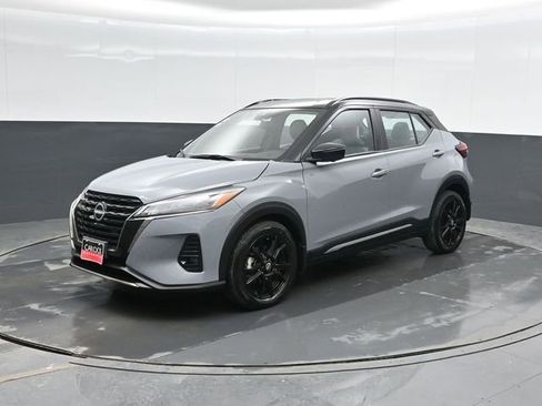 Used 2023 Nissan Kicks SR w/ SR Premium Package image 8