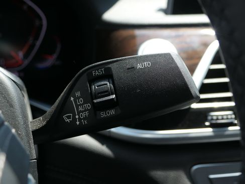Used 2020 BMW 740i w/ Premium Package RWD image 17