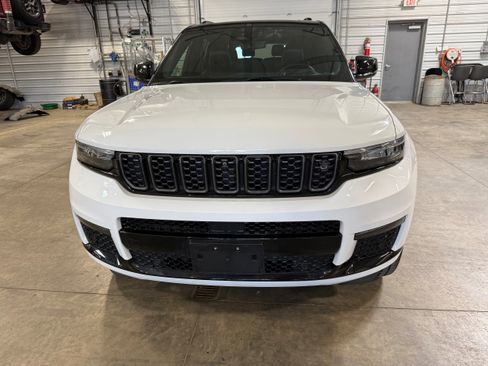 Used 2023 Jeep Grand Cherokee L Summit w/ Advanced Protech Group IV image 38