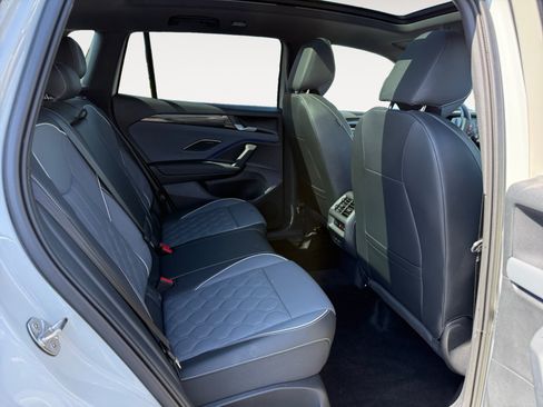 Certified 2025 Volkswagen Tiguan SEL R-Line AWD/4WD image 18