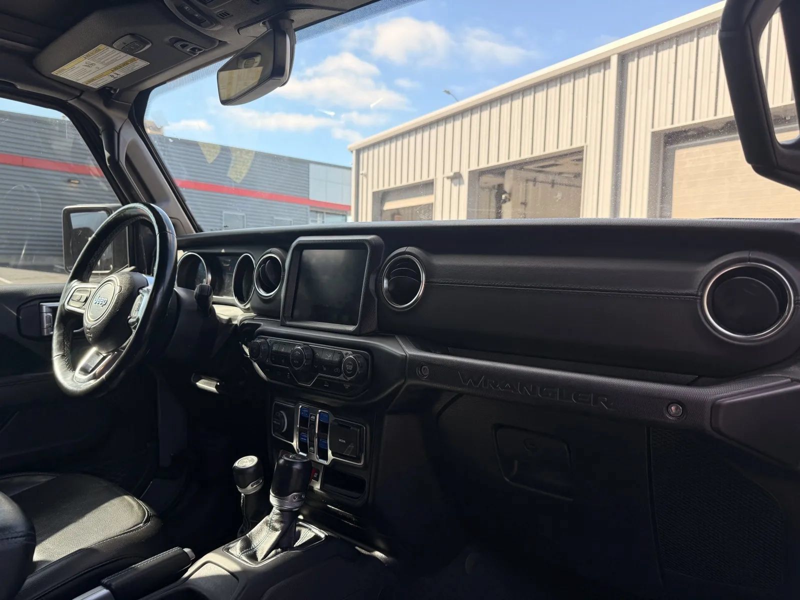 Used 2021 Jeep Wrangler Unlimited Rubicon 4xe w/ Cold Weather Group AWD/4WD image 13