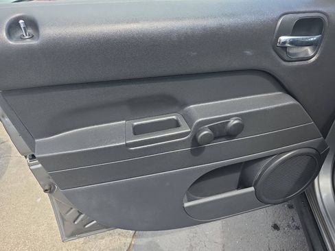 Used 2013 Jeep Patriot Sport AWD/4WD image 8