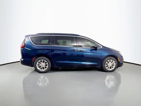Used 2022 Chrysler Pacifica Touring-L AWD/4WD image 8
