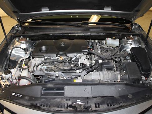 Used 2020 Toyota Camry LE image 33