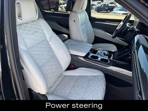 Used 2025 Cadillac Escalade V AWD/4WD image 31