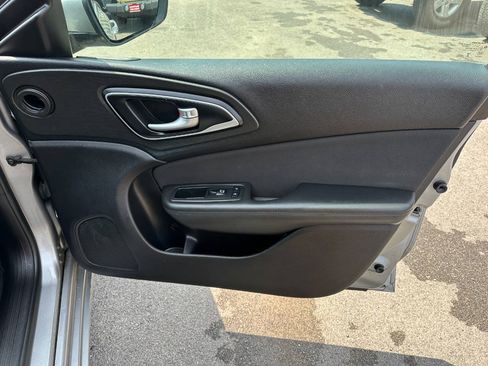 Used 2016 Chrysler 200 Limited FWD image 22