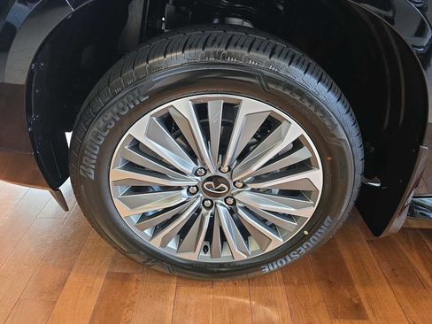New 2026 INFINITI QX80 Luxe RWD image 7