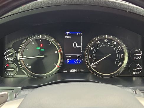 Used 2019 Lexus LX 570 4WD w/ Luxury Package image 20