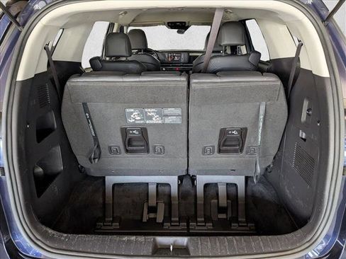 Used 2023 Kia Carnival LX FWD image 6