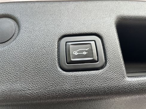 Used 2020 Chevrolet Equinox LT FWD image 28