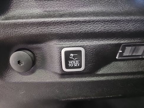 Used 2023 Jeep Grand Cherokee L Limited AWD/4WD image 35