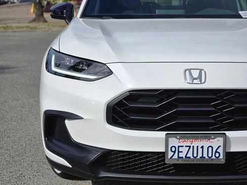Used 2023 Honda HR-V Sport image 2