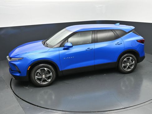 Used 2025 Chevrolet Blazer LT AWD/4WD image 28