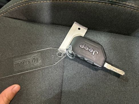 Used 2024 Jeep Wrangler Unlimited image 9