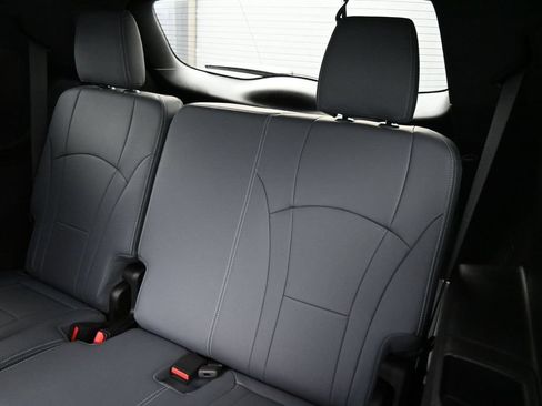 Used 2023 Buick Enclave Premium w/ Experience Buick Package FWD image 19