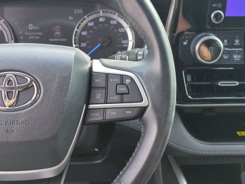 Used 2023 Toyota Highlander XLE FWD image 19