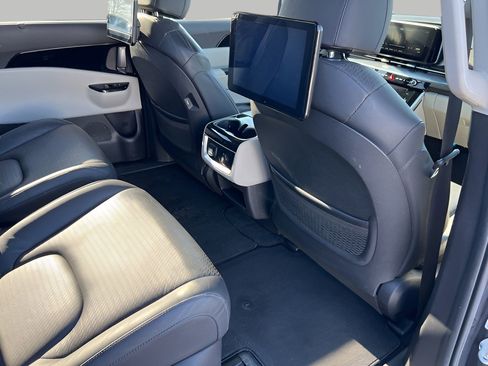 Used 2022 Kia Carnival SX Prestige image 40