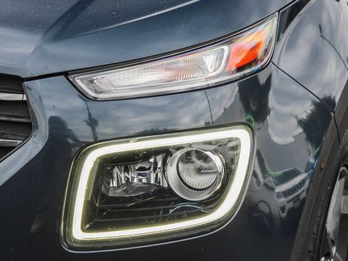 Used 2020 Hyundai Venue image 5