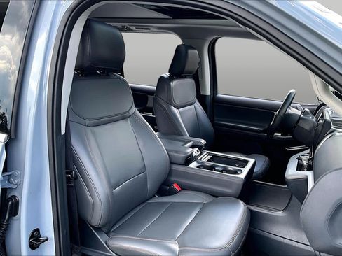 Used 2025 Ford Expedition Max Active RWD image 9