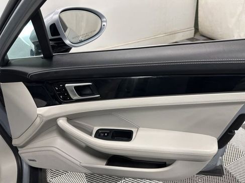 Used 2017 Porsche Panamera 4S AWD/4WD image 32