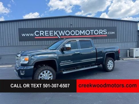 Used 2019 GMC Sierra 2500 Denali w/ Duramax Plus Package AWD/4WD image 1
