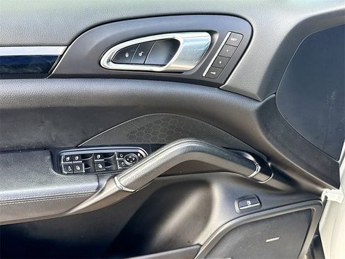 Used 2017 Porsche Cayenne S image 19