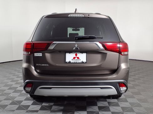 Used 2020 Mitsubishi Outlander ES image 6