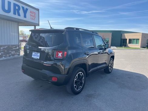 Used 2017 Jeep Renegade Trailhawk w/ Premium Trailhawk Package AWD/4WD image 12