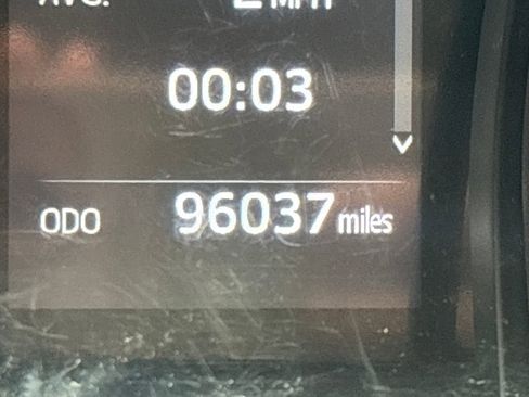 Used 2022 Toyota Camry LE image 22