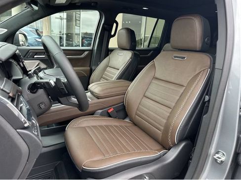 New 2026 GMC Acadia Denali Ultimate w/ LPO, Floor Liner Package AWD/4WD image 25