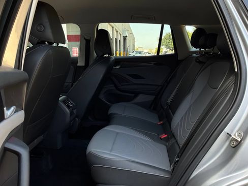 Used 2026 Volkswagen Tiguan SE FWD image 12