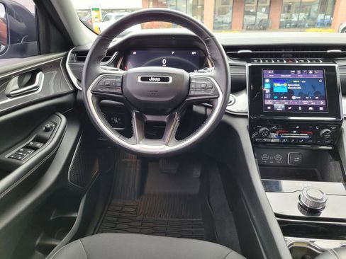 Used 2022 Jeep Grand Cherokee L Laredo w/ Luxury Tech Group I image 16