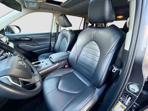 Used 2022 Toyota Highlander XLE image 20