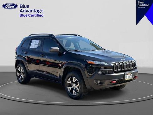 Used 2017 Jeep Cherokee Trailhawk AWD/4WD image 4