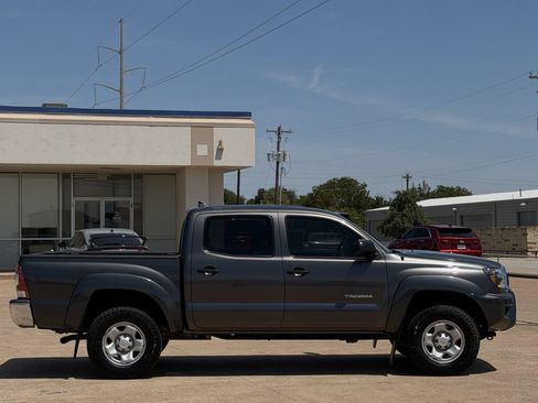 Used 2012 Toyota Tacoma PreRunner w/ SR5 Pkg RWD image 3