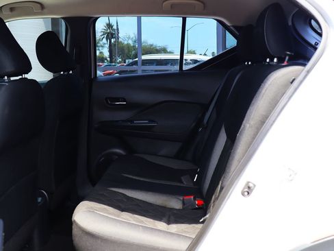 Used 2018 Nissan Kicks SV FWD image 33