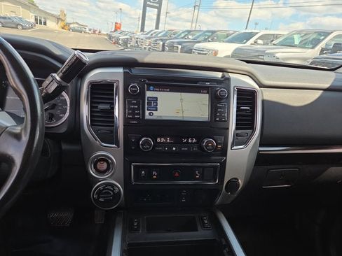 Used 2018 Nissan Titan SV w/ SV Convenience Package image 15