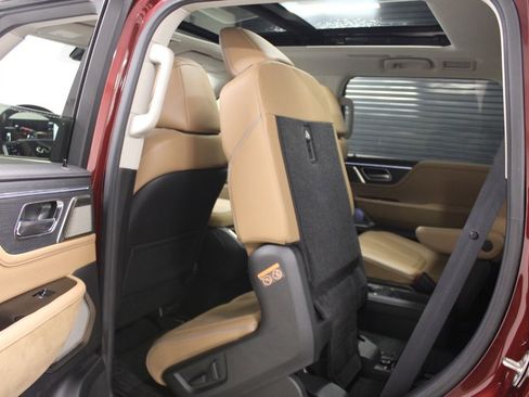 New 2025 INFINITI QX80 Sensory image 36