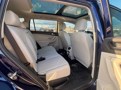 Used 2024 Volkswagen Tiguan SE w/ Panoramic Sunroof Package image 15