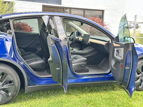 Used 2025 Tesla Model Y Long Range AWD/4WD image 26